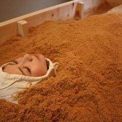 ヒノキのパウダーを使用した１００％自然発酵の酵素風呂でリフレッシュ！