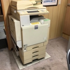 カラーコピー機