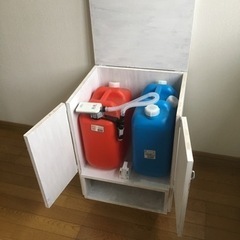 灯油収納のケース棚　