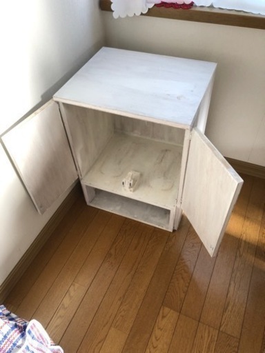 灯油収納のケース棚　