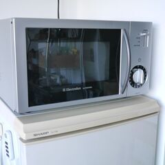 【直接引き取り】中古　電子レンジElectrolux TOSHI...