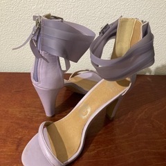 〈Atomic Green〉ヒールサンダル（23.5cm）の画像