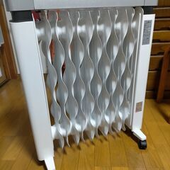 アイリスオーヤマ　ウェーブ型オイルヒーターKIWHH-1212D...
