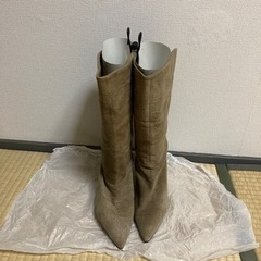 スウェードブーツの画像