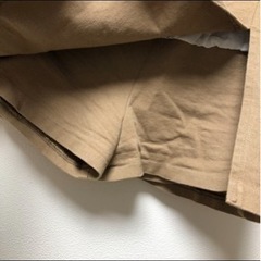 ベージュスカートの画像