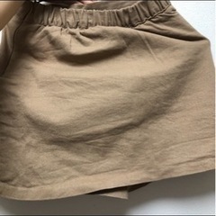 ベージュスカートの画像