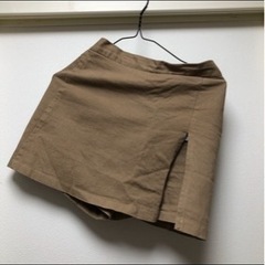 ベージュスカート