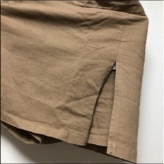 ベージュスカートの画像