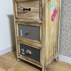 1/4までに取りに来て頂ける方限定 木製オシャレ棚 ハワイアンビンテージ チェスト 収納 天然木 アンティーク おしゃれ 3D デザインチェスト レトロ 北欧 アンティーク カントリー シンプル 西海岸の画像
