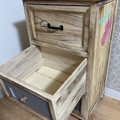 1/4までに取りに来て頂ける方限定 木製オシャレ棚 ハワイアンビンテージ チェスト 収納 天然木 アンティーク おしゃれ 3D デザインチェスト レトロ 北欧 アンティーク カントリー シンプル 西海岸の画像