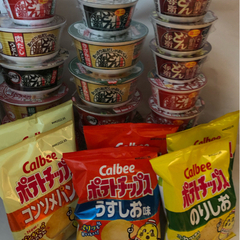 決まりました　カップ麺とポテチのセット