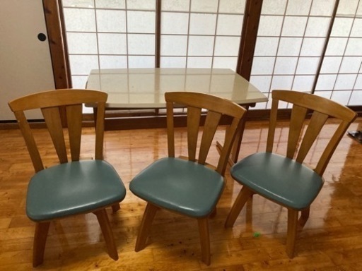 ダイニングテーブル 椅子3つ付き