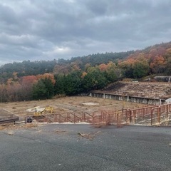お祭りの準備と片付け作業の画像