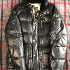 スカルのロゴ入りダウンレザージャケット