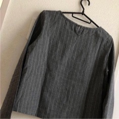 美品　グレーブラウスの画像