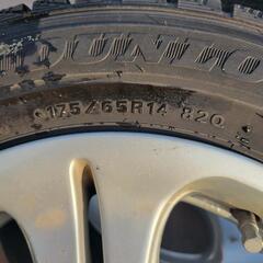 スタッドレスタイヤ　アルミホイール付き　一度のみ使用ですの画像