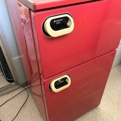 【レトロ】1人用冷蔵庫の画像