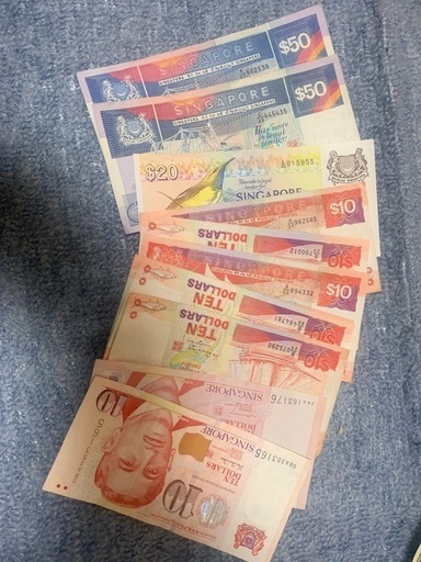 シンガポール紙幣200ドルになります、