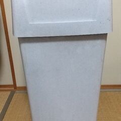 curver ゴミ箱の画像