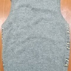 ☆リユ－スしましょう。　ベスト（グレ－系）　200円シリ－ズ②　Lサイズ　の画像