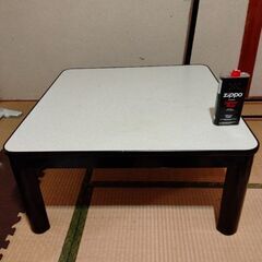 テーブル