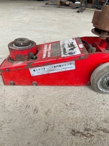 小野谷機工のパワージャッキです。