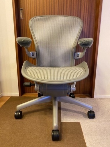 アーロンチェア・クラシック　チタニウムカラーベースモデル