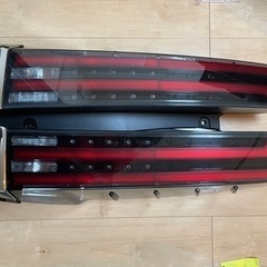 トヨタノア後期　純正テールランプ