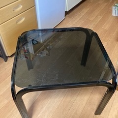 12/23まで。ガラスのテーブル差し上げます