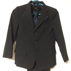 スーツ★130cm★美品です！の画像