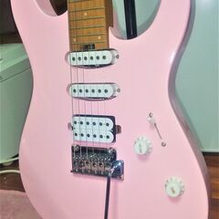 かわいいピンクのエレキギター（美品）