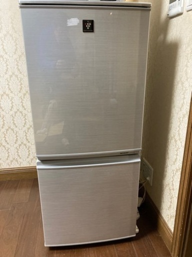 値下げしました!!  シャープ冷蔵庫　137リットル