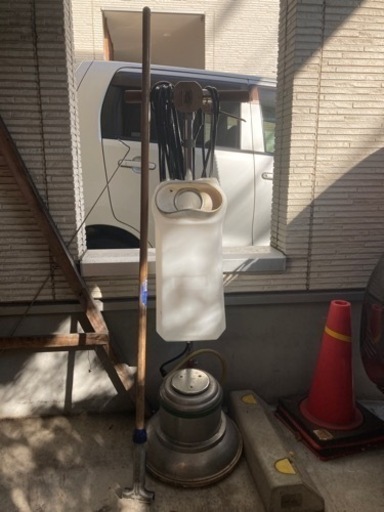 清掃用品ポリッシャー、周り用品(話し中)