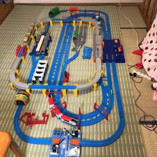 [売切れ‼️]プラレール　レールレイアウト・車両セット