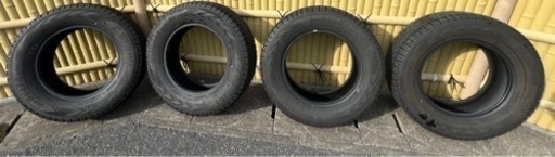 ヨコハマ　スタッドレスタイヤ　4本　　　215 70 r16