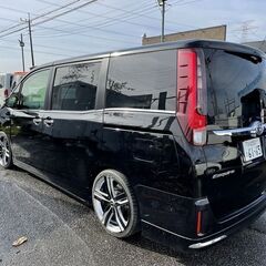 エスクァイア　HV　Gi、両側パワー、車検5年12月、アルパインナビ、リアモニター　TEINローダウン車の画像