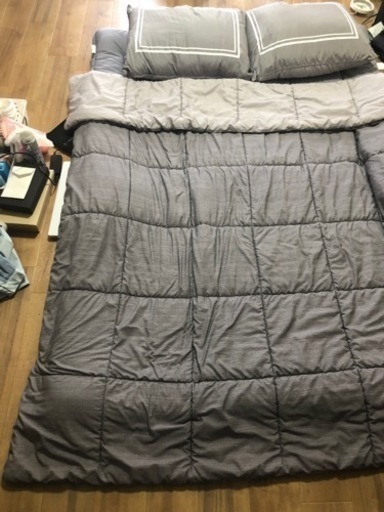 布団、枕セットで販売します。