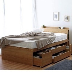 明日取りに来ればあげます　電源と収納付きデスクとローラー付き椅子の画像