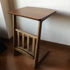 サイドテーブル