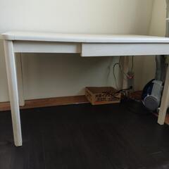 木製テーブル(仕事用)の画像