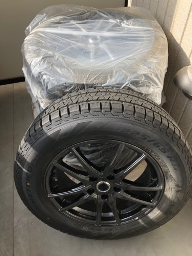 PIRELLI 225/65 R17 アルミホイール付4本セットホイール:黒