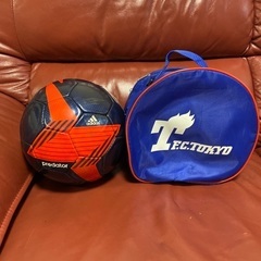 サッカーボールとFC東京ボールケース