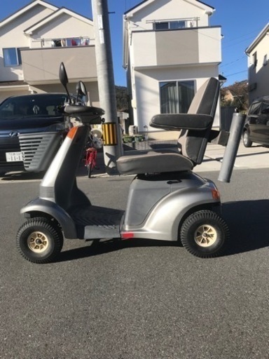 美品 National製の電動車いす  老人 介護用 充電式 4車輪 中古品 