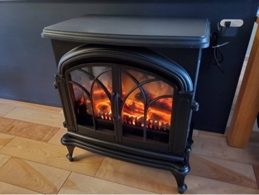 ニトリ　ワイド暖炉型ファンヒーター　ブラック