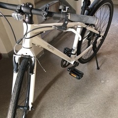 クロスバイク ホワイト 700×32C 440mm 外装7段 自転車
