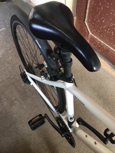 クロスバイク ホワイト 700×32C 440mm 外装7段 自転車