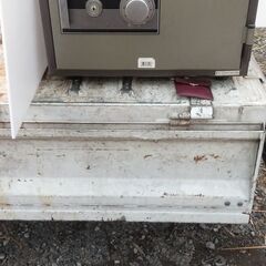 ダイヤル式金庫　鍵付き