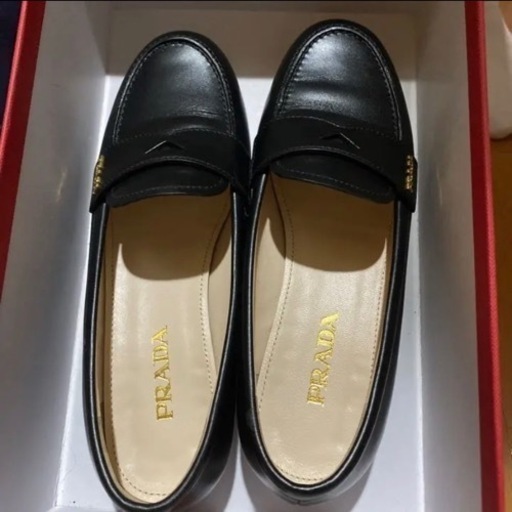 PRADAのローファー 黒