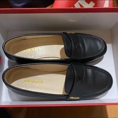 PRADAのローファー 黒
