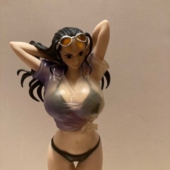 ワンピース　フィギュア　ニコロビン